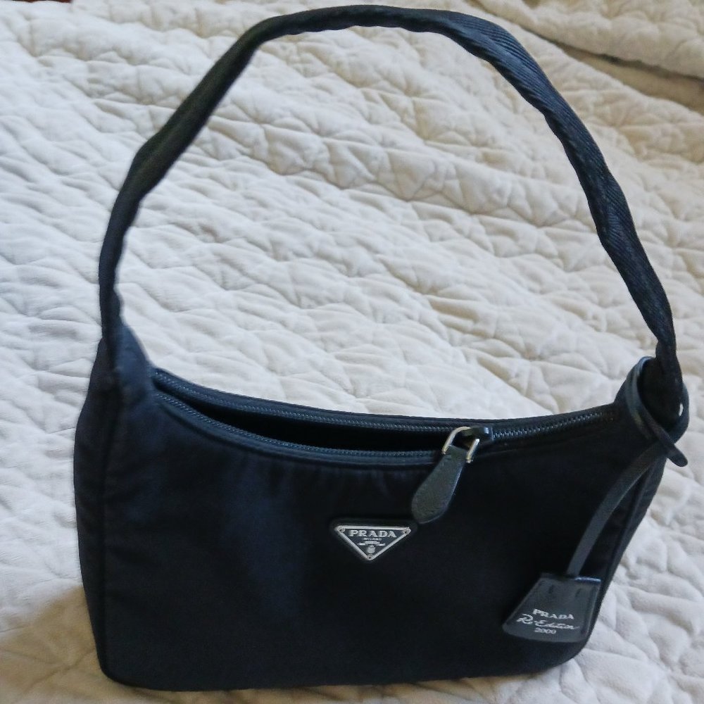 Prada Re-edition 2005 Small Zipper Bag